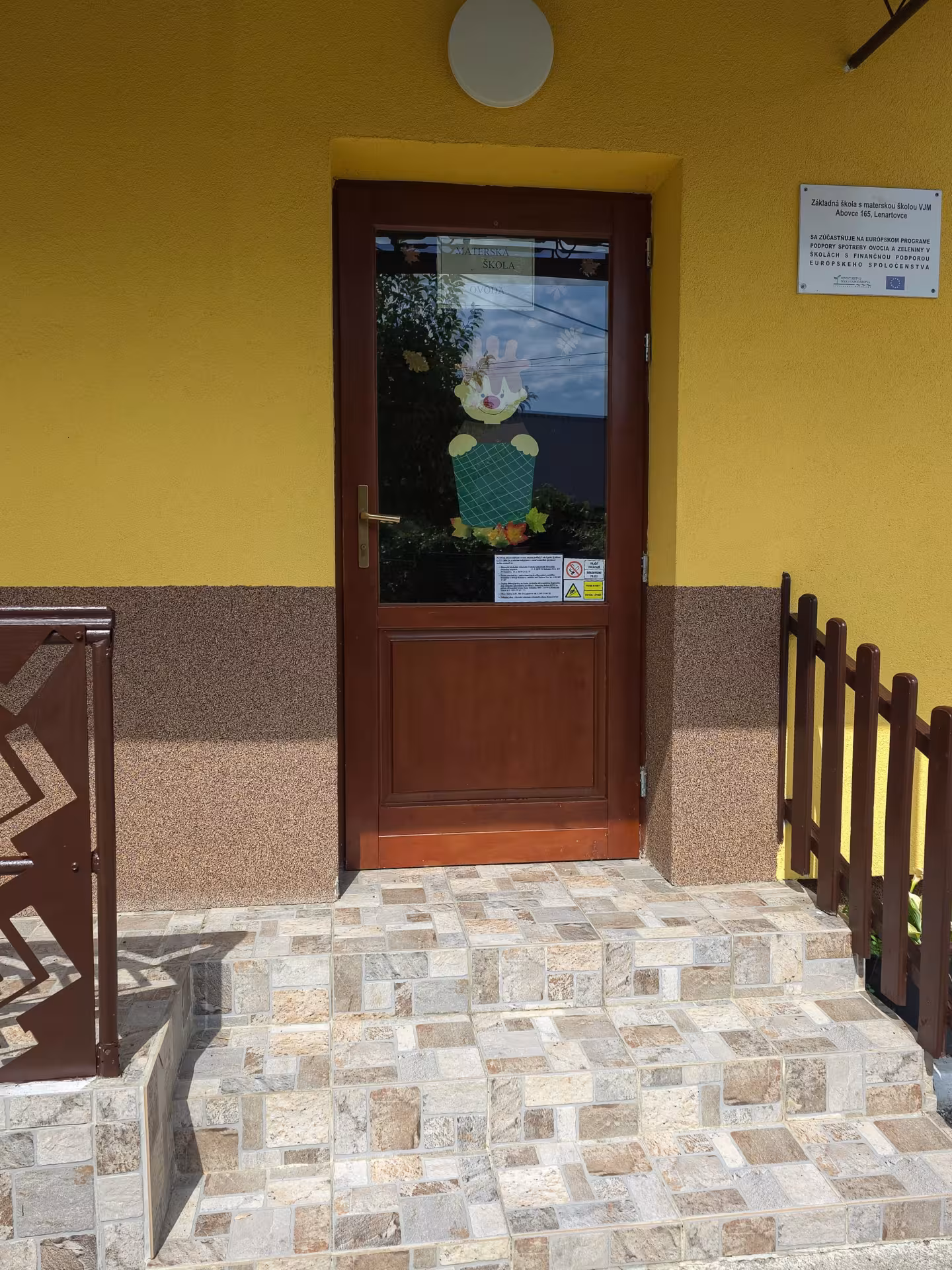 Óvoda ajtó